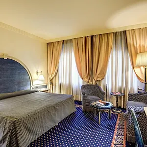 4* מלון Auriga