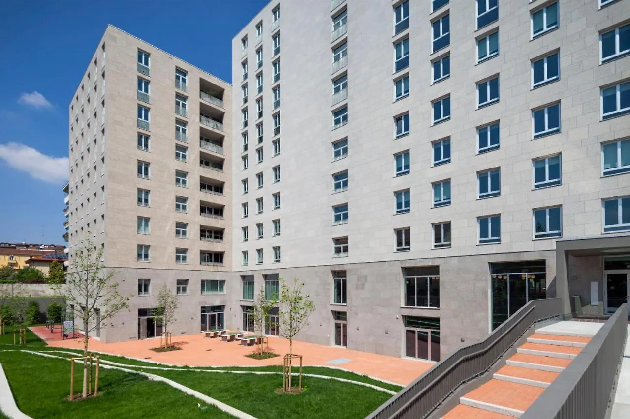 Aparto Milan Giovenale Италия